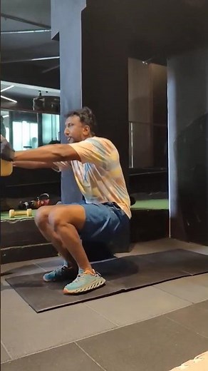 Full body kettle bell snatch. Improves stability, core strength & lower body mobility. #workout