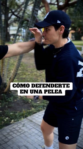¿Qué otra situación te gustaría que abordara? Los leo Aprende a sentirte segura y actuar de manera efectiva. 👉 @charlie.tango__ #kravmaga #selfdefense #selfdefenceforwomen #charlietango