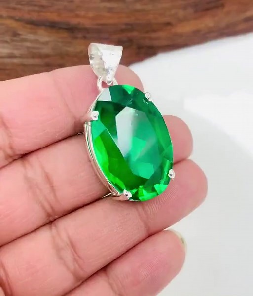 Emerald Green Crystal Quartz Pendant in 925 Sterling Silver, Handmade Oval Gemstone Necklace, Statement Jewelry Gift for Her - Etsy