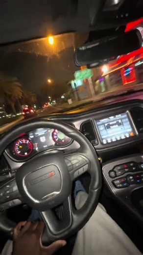 Driving & letting the HEMI talk… this V8 don’t play 😮‍💨🔥