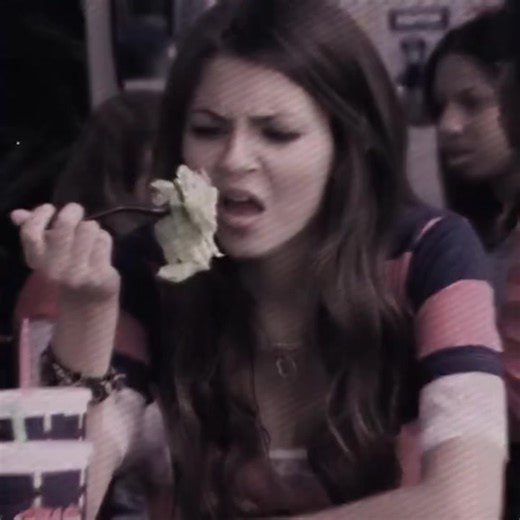 1x03 stage fighting. #victorious #victoriousedit #torivega #victoriajustice #fyp