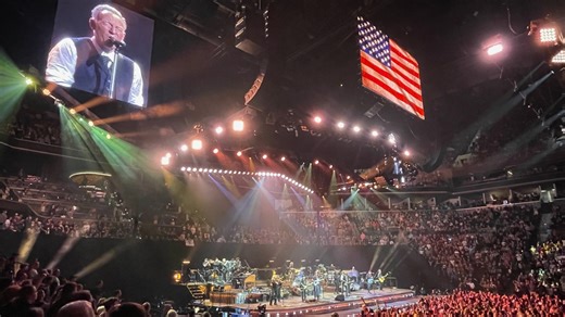 Did Bruce Springsteen snub Chris Christie at a Barclays Center concert?