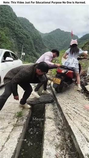 The two boys helped the girl lift the car