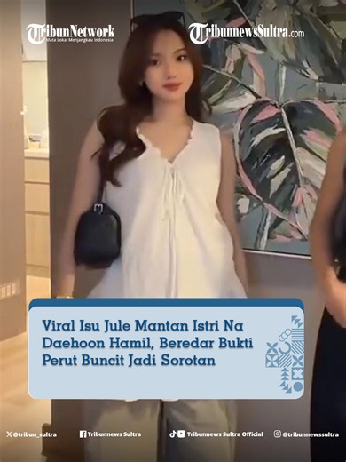 HEBOH Isu Jule Mantan Istri Na Daehoon Hamil, Beredar Bukti Perut Buncit Jadi Sorotan Baru-baru ini heboh di media sosial isu Julia Prastini alias Jule mantan istri Na Daehoon sedang hamil. Rumor soal Jule berbadan dua itu pertama kali muncul di platform Thread. Sebuah akun bernama arfitadwip menyebut bahwa Jule dikabarkan hamil. Atas rumor tersebut, netizen pun bertanya-tanya tentang siapa ayah dari janin yang konon dikandung Jule. #videoviral #jule #nadaehoon #hamil #tribunnewssultra Program: 