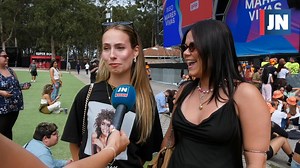 O último dia do Marés Vivas foi o primeiro a esgotar desta edição e houve até quem fizesse um sprint da entrada do recinto até à primeira fila do palco principal para garantir o melhor lugar. Pedro Sampaio, Ozuna, Calema e Nenny vão atuar, este domingo, no festival e os fãs estão prontos para fazer a festa com eles. | Jornal de Notícias