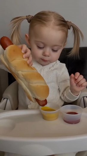 ela e só uma bebezinha:(