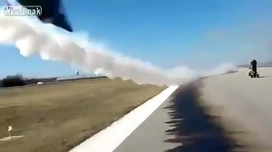 Regardez cette spectaculaire cascade en avion à quelques mètres du sol