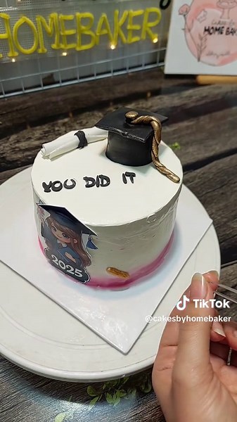 uk sy aya order graduation cake k ly.. #foryoupage❤️❤️ #graduationcake #ukasian #viralpost #uklife