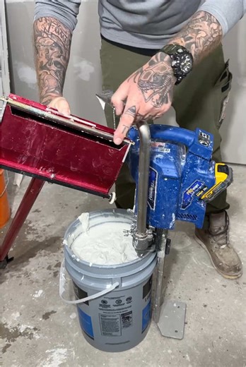 There are some tools that when you use you think man this makes it to easy, that’s how I feel about boxes for coating • I coated with a knife and pan for ages, started using a hawk and trowel and that sped things up but for bigger jobs the boxes can’t be beat. • I’ve had this @gracopaintsprayers pump that runs on Dewalt batteries for a couple years. Big fan of how well it works • Obviously I’m a fan of the @level5tools boxes too • If you are wondering why so few screws it’s because the boards ar