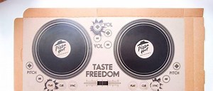 Pizza Hut DJ Box Puts Two Turn Tables And Conductive Ink Inside Your Pizza Box - SlashGear