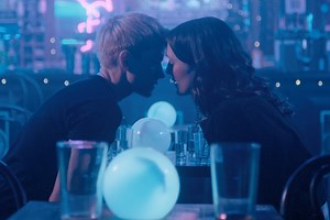 Mae Martin’s Bracingly Honest ‘Feel Good’ is an Absorbing Look at Addiction, Comedy, and Modern Romance