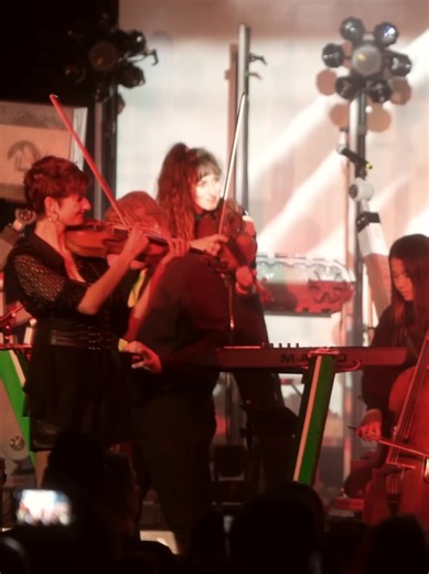 Unsere neue Single ist da: I Absolve You (Reimagined) feat. @Eklipse_official. Aus der Idee, diesen Song gemeinsam beim Berlin Darknights Festival gemeinsam mit dem fantastischen Streicherquartett aufzuführen, folgte der Gedanke, diesen Song auch für die Ewigkeit zu veredeln. Nun könnt ihr die neue Version überall hören. Wir danken EKLIPSE für die tolle Arbeit und wünschen euch viel Spaß mit dem Song! 😊💚 #newmusic #newmusicfriday #vergebung #musik #electronicmusic