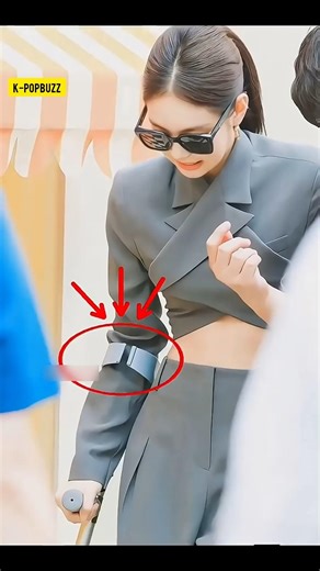 Jennie's leg was seriously injured after that show😭#jennie #blackpink #kpop #shorts