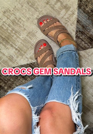 The fanciest & comfiest crocs you’ll slip on your feet. Literally, obsessed. @Crocs #CrocsSandals #comfysandals #SummerShoes #ComfyStyle #VacationOutfits