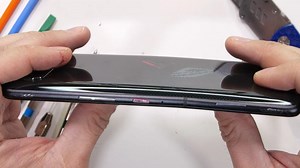 Asus ROG 5 fails durability test, breaks under hand pressure