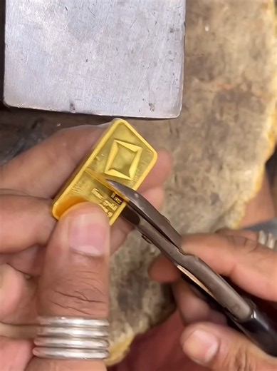 How to Make a Gold Ring: A Look at Gold Jewelry Creation