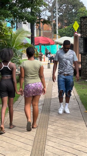 El Vera on Instagram: "They didn't want me to see them🤣😂 #reelsfacebook #creatordigital #videosvirales #usa"