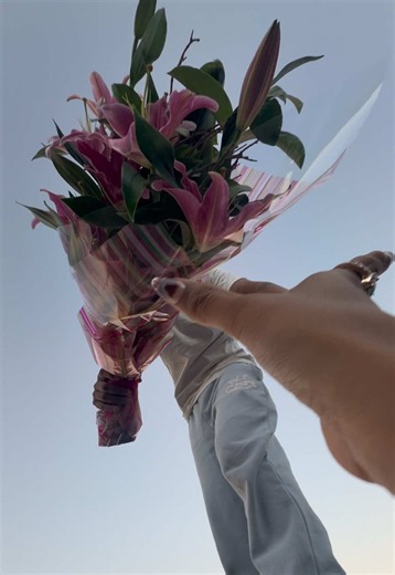 Bouquet of lilies for my lily: mini vlog for international students