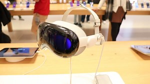 Apple Reportedly Serious About AI Smart Glasses: Can Apple Intelligence Deliver?