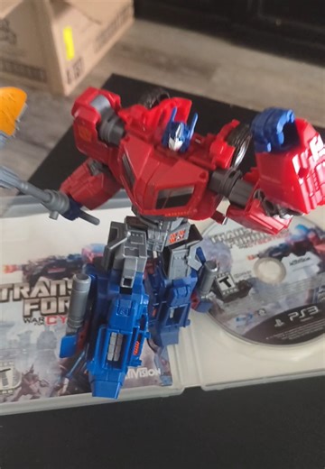 Got my hands on WAR FOR CYBERTROOON!!! I can't wait to fucking play it!!! #transformers #transformerswarforcybertron #warforcybertron #foryoupage #foryoupageofficiall