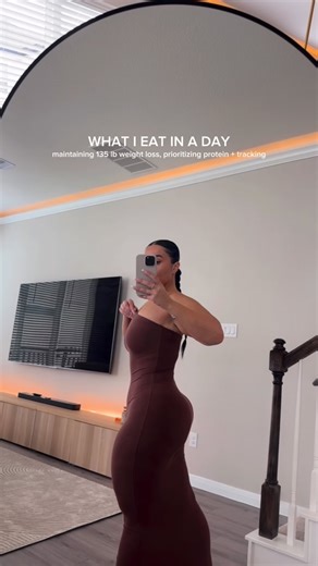 carly camilla on Instagram: "Come cook with me🍽️🤍 This is everything I eat in a day while maintaining my 135 Ib weight loss, prioritizing protein, and tracking my macros. I use @calai.app to track | code: "CARLYCAMILLA" for a free trial. Greens + supplements from @ehplabs | code: "CARLYCAMILLA" Recipes: Breakfast: - steak of choice (seasoned with salt and peper) - 2 eggs - fruit - supergreens (debloat) Lunch: - kale (massaged with olive oil) - caesae dressing (3/4 cup mayo, 3/4 cup grated parm