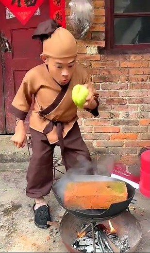 A satisfying Chinese short man wakes up to cook food | 一个身材矮小却心满意足的中国男子醒来后开始做饭 #mukbang#asmr#part3