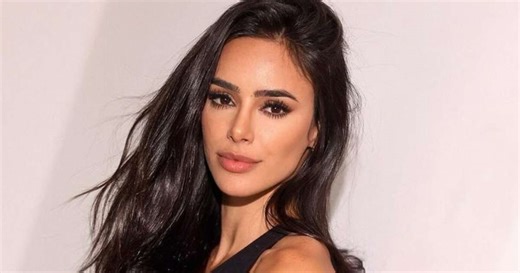 Bruna Biancardi curte dia de sol com maiô cavado e impressiona a web: 'A mais linda'
