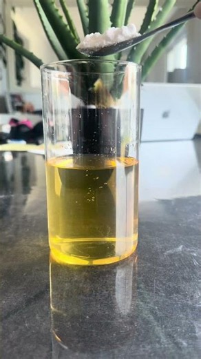 Vinegar + Baking Soda = Instant Reaction! 🤯🧪