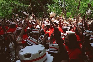 126 reactions · 16 shares | Surprise sun and warmth helped create the festive atmosphere of the 104th Hey Day, on College Green. After members of the Junior Class—wearing red T-shirts and flat-brimmed hats and carrying canes—paraded across campus to the steps of College Hall, President Amy Gutmann officially pronounced them seniors. Read more here: bit.ly/2DNBkFA See all of the photos here!: https://bit.ly/2DLY0Ga | University of Pennsylvania | Facebook