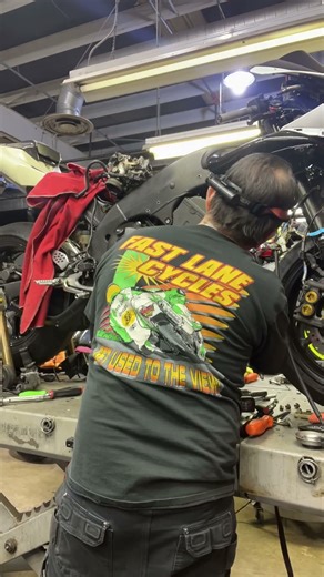 2004 R1 motor install at coleman ￼