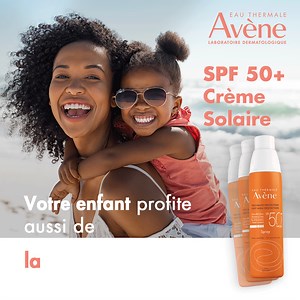 Utilisez le Spray SPF50 d'Avène pour protéger vos enfants. Il offre une très haute protection solaire aux peaux sensibles exposées à un ensoleillement intense. #EauThermaleAvene #spray #spf50sunscreen #spf50forsunprotection #protection #sunnyday #suncare #skincare | Eau Thermale Avène