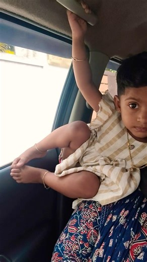 വിൻഡോ സീറ്റ് ഇങ്ങനെയും സ്വന്തമാക്കാം.windowSeat secured at any cost 😎 No compromise for window seat