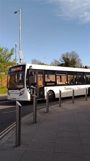 Thames Valley Buses Enviro200 667 (YX67 UXP) on Route 121 to Norreys Estate