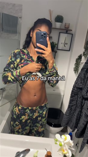 Está tudo bem estar inchada!!! O nosso corpo está só a fazer o que tem de fazer (digestão e tudo mais). Sê gentil contigo 💗✨🫶🏽 #healthy #bloated #gymmotivation #perspective #portugal🇵🇹