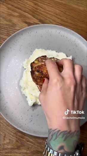 Delicious Roasted Chicken Thighs and Gravy Recipe