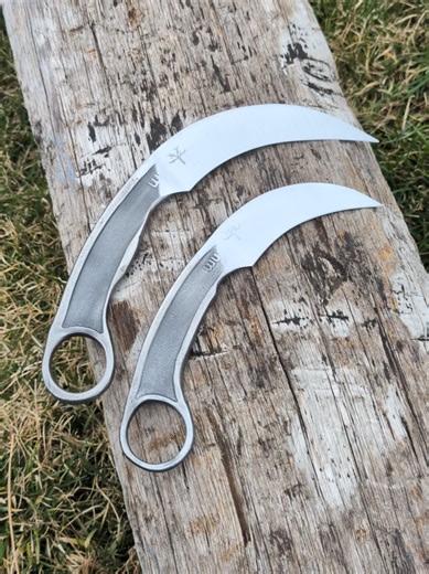 Which karambit do you like more? the big one, or the small one? tell me in the comments! If they weren't so hard to sharpen, I'd make a ton of these. Everybody seemed to like my last wrench karambit video, so let's give it another go. This time I'll show you the full build, from start to finish. I hope this is worth it, 'cause I had to edit this video three times before it worked. #knife #blacksmith #sanding #forge #foryoupage