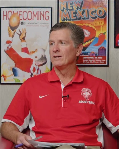 ‘It’s a special place…’ 🗣️ Next episode of The Lobo Coaches Show drops tonight. 📺 Lobo Coaches Show tonight at 6:30 PM on @kobtv4 #GoLobos | Presented by @greensummitlm | UNM Lobo Basketball