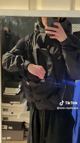 Acronym J14-GTX 10 pockets, 8 features, gore-tex pro and acronym design. Better than your Arc’teryx. #fyp #style #outfit #acronym #techwear