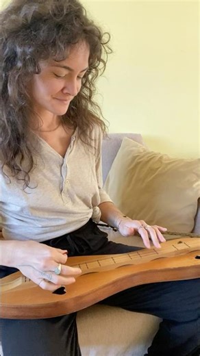 First little tune on my new mountain dulcimer! I’m in love ✨ #mountaindulcimer #dulcimer #folkmusic