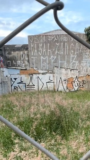 2$23 pixos ® | Psadelo Smit James