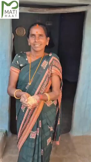 From the heart of Jharkhand’s villages, a new story of farming success is taking root. 🌾 MatiHaat is empowering local farmers with the right knowledge, bio-inputs, and continuous guidance through BRC support — helping them double their income and build a sustainable future. जहाँ पहले किसान केवल परंपरागत तरीकों से खेती करते थे, अब वहीं MatiHaat की सलाह और तकनीकी सहयोग से किसान मिट्टी की जाँच कर, सही जैविक इनपुट और पोषण का चयन कर रहे हैं। अब खेतों में दिख रहा है बदलाव — हरी-भरी फसलें, कम लागत और 