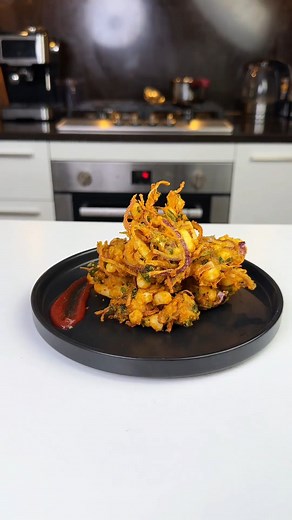 4.2K views · 605 reactions | Rain outside ️, chai in hand ☕, and Paneer Bhajiyas made with Nanak Paneer — that’s what cozy dreams are made of  @hungrymahi has us craving this golden, crunchy, melt-in-mouth snack all over again! 襤✨ #nanakfoods #nanakpaneer #paneerbhajiya #comfortfood #eveningsnacks #madewithlove #foodiegram #foodiesoﬁnstagram #ınstafood #reelítfeelit #foodreels #foodiesunite #trendingreels #viralreels #foodievibes #snackattack | Nanak Foods | Facebook