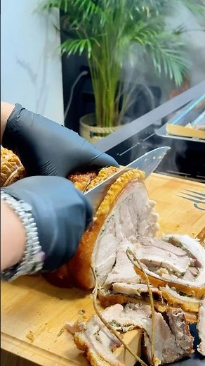 Porchetta fatta in casa🤤🐷 guardate come SCROCCHIA!!! #porchetta #maiale #meatlovers #food #recipe
