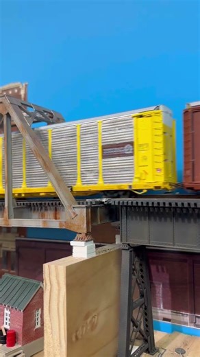 A solid addition to any serious layout. Thrall 20-2 Autorack—limited units left!