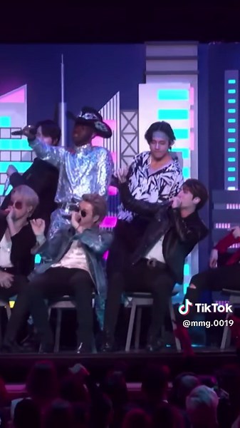 Kim Taehyung's Style in Old Town Road Performance