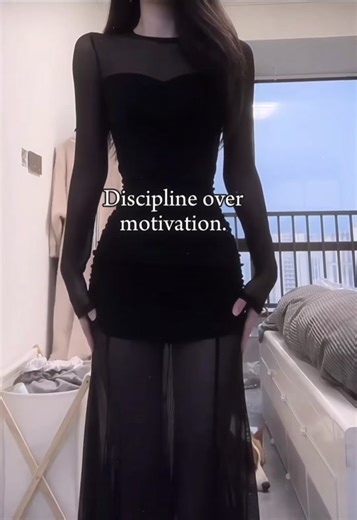 Chinese Girl's Winter Weight Loss Journey: Discipline, Outfit, and Fitness Workout