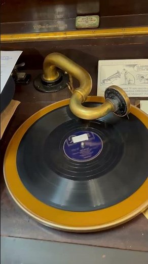 1926 Victor talking machine record player