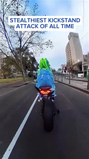 Smooth like butter 🧈 @twowheelchroniclesx #toystoryalien #costumerider #theclaw #pizzaplanet #bikelife