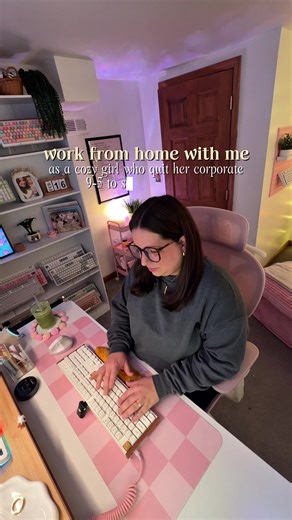 Cozy Freelancing: Embracing Mondays from Home