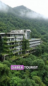 Este es el Hotel Gávea Tourist. Fue construido para el lujo… pero terminó devorado por la selva. Un proyecto millonario, abandonado y olvidado, que hoy parece sacado de una película de terror #fblifestyle | Que Ironía